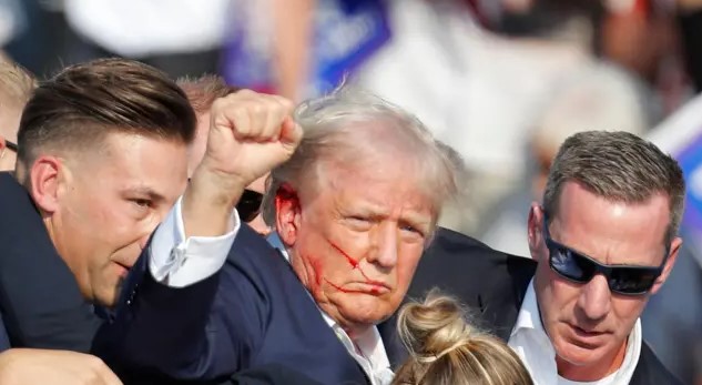 Что случилось с ухом Трампа? 