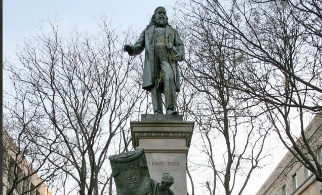 В США восстановили статую скандального масона Альберта Пайка 