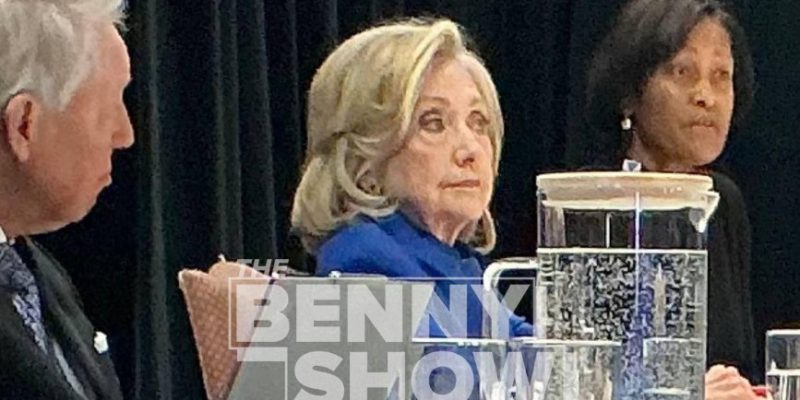 Хиллари Клинтон дает показания по делу педофила Эпштейна 