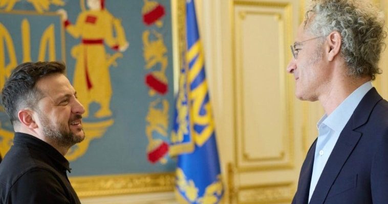 Зеленский встретился с главой Palantir, призывающей к тотальной войне