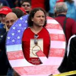 QAnon обживается в Пентагоне и Белом доме