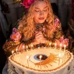 Мадонна удивила тортом, который связали с иллюминатами