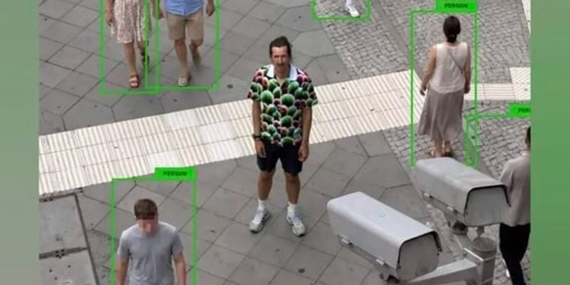 В Германии создали рубашку, которая сбивает с толку камеры с ИИ 